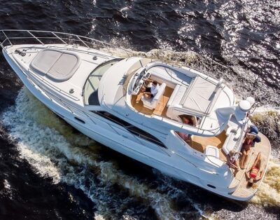 Sealine F43 Flybridge